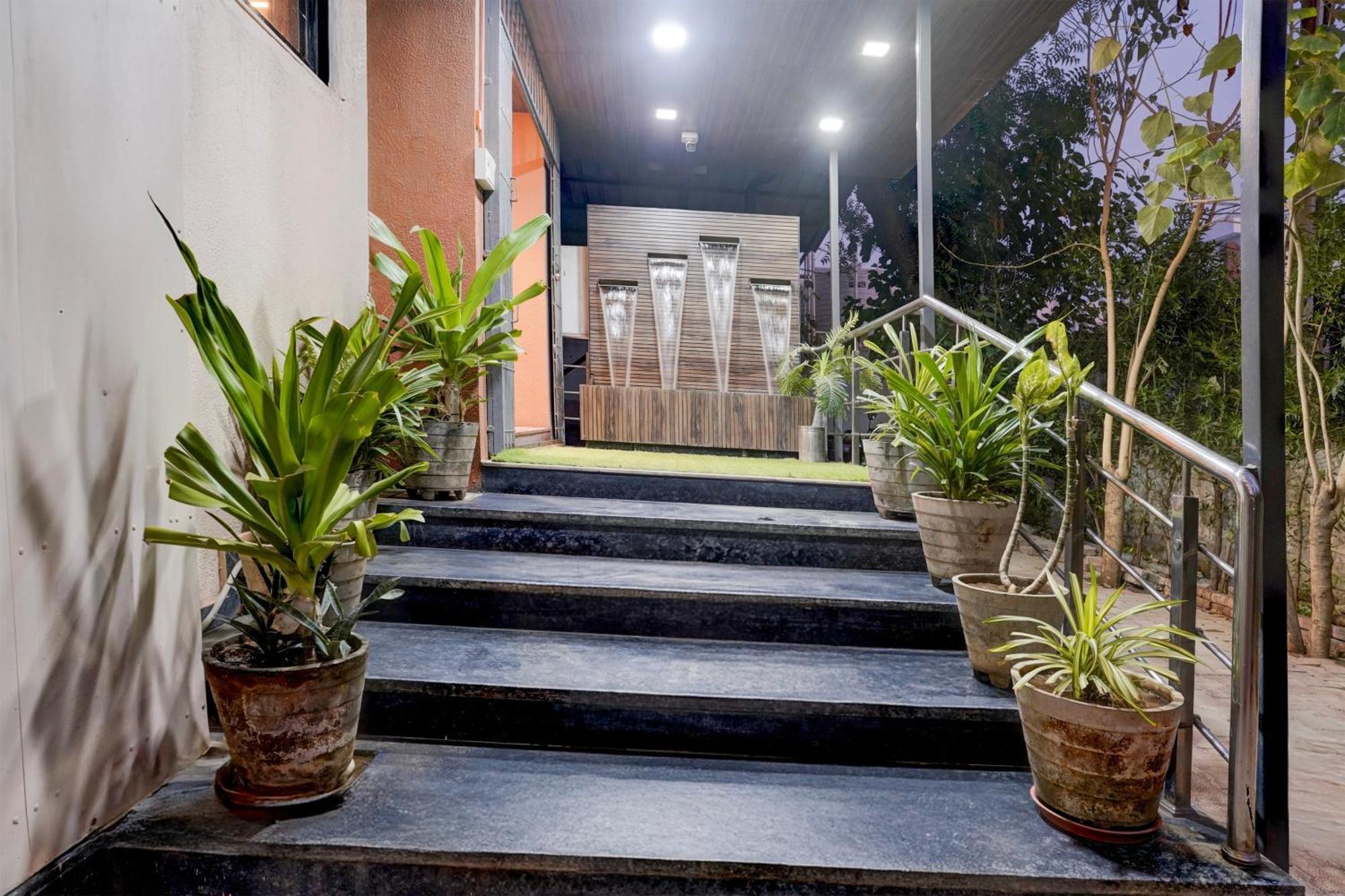 Palette- Siddharth Inn Gandhinagar Exterior photo